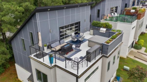 Fayetteview Rooftop Balcony Hot Tub 5 Min to DT
